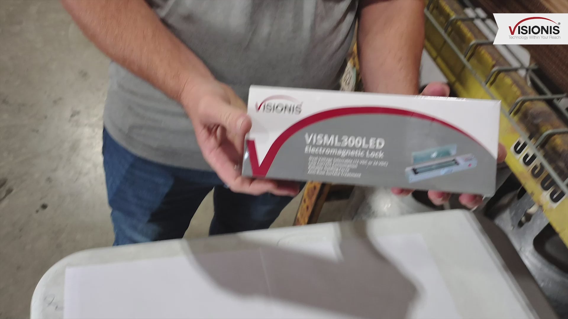 Black Indoor Magnetic Door Lock. Up to 300 lbs (136 kg) Holding Force. Visionis (Unboxing)