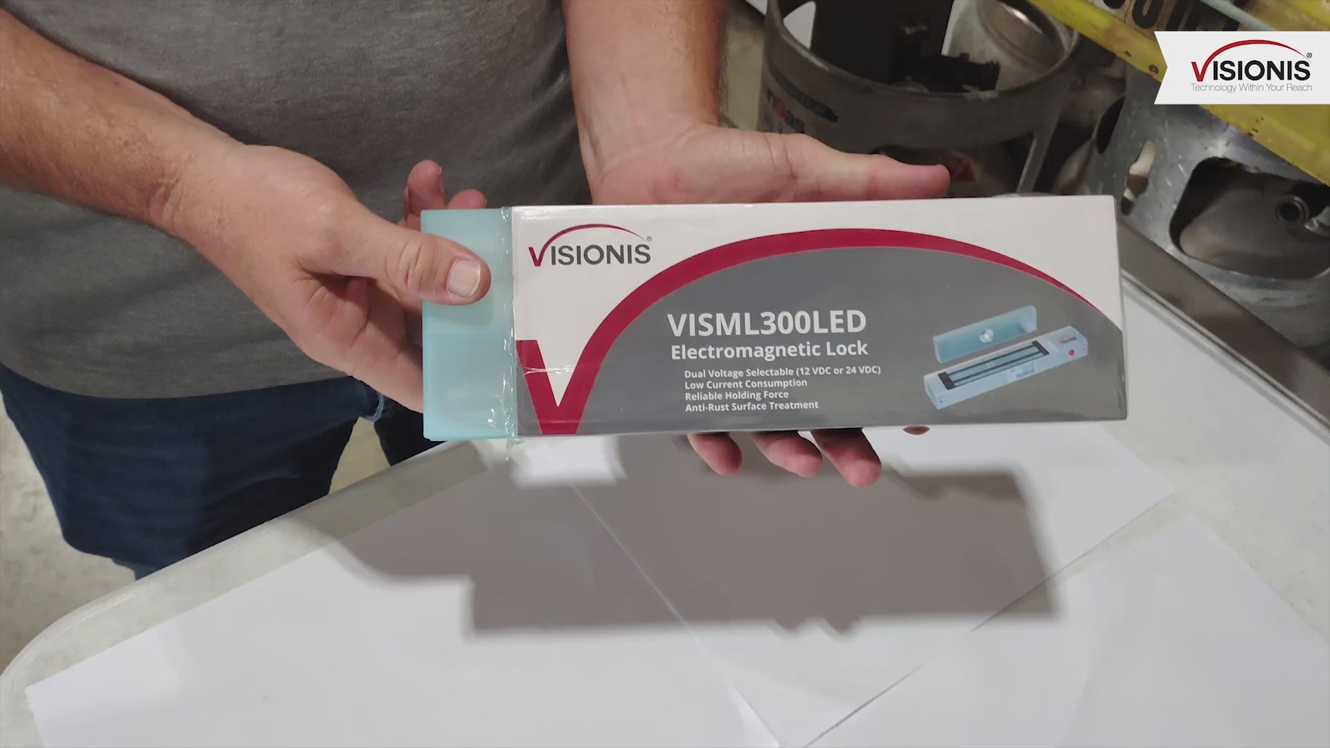 White Indoor Magnetic Door Lock. Up to 300 lbs (136 kg) Holding Force. Visionis (Unboxing)